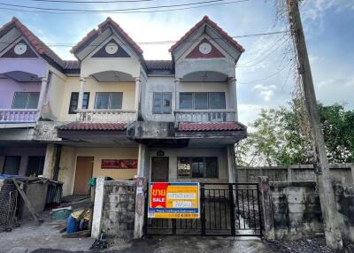 98 Sqm., 2 Beds, 2 Baths Townhouse listed for ฿ 520,000.