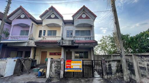 98 Sqm., 2 Beds, 2 Baths Townhouse listed for ฿ 520,000.