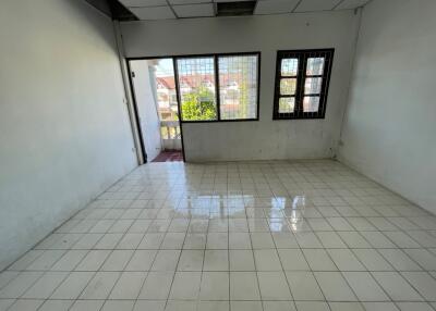 88 Sqm., 1 Bed, 1 Bath Townhouse listed for ฿ 500,000.