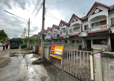 88 Sqm., 2 Beds, 2 Baths Townhouse listed for ฿ 500,000.