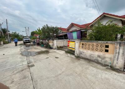 100 Sqm., 2 Beds, 1 Bath Townhouse listed for ฿ 542,000.