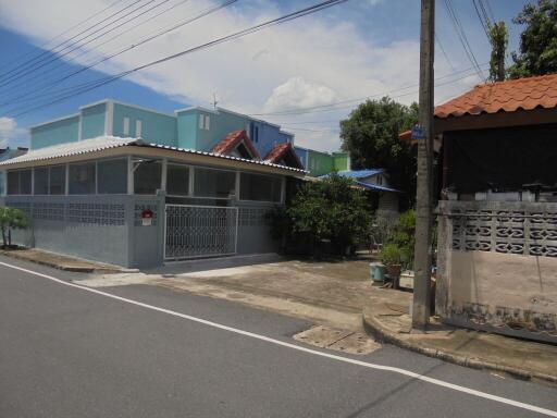 72 Sqm., 3 Beds, 1 Bath Townhouse listed for ฿ 523,000.