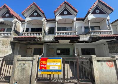 68 Sqm., 2 Beds, 2 Baths Townhouse listed for ฿ 450,000.