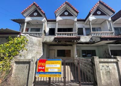 68 Sqm., 2 Beds, 2 Baths Townhouse listed for ฿ 450,000.