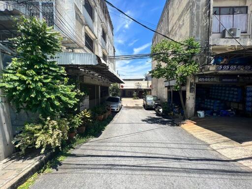 60 Sqm., 1 Bed, 1 Bath Townhouse listed for ฿ 494,000.