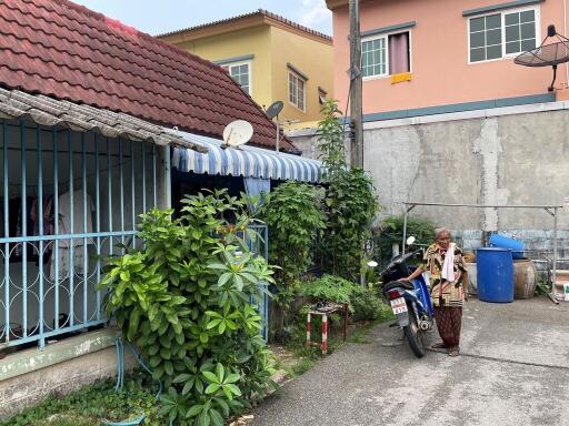 76 Sqm., 2 Beds, 1 Bath Townhouse listed for ฿ 525,000.
