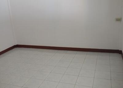 112 Sqm., 2 Beds, 1 Bath Townhouse listed for ฿ 475,000.