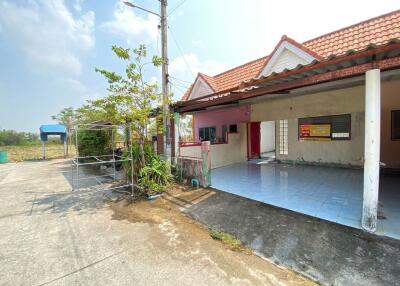 92 Sqm., 1 Bed, 1 Bath Townhouse listed for ฿ 504,000.