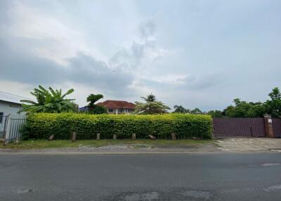 800 Sqm. Land listed for ฿ 12,600,000.