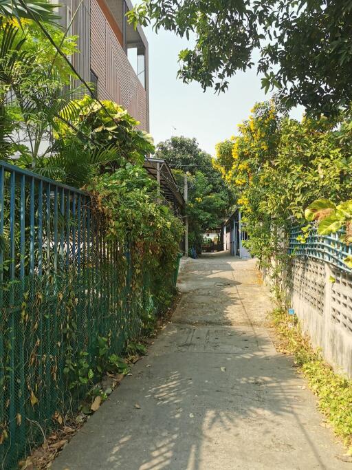 163 Sqm. Land listed for ฿ 4,713,000.