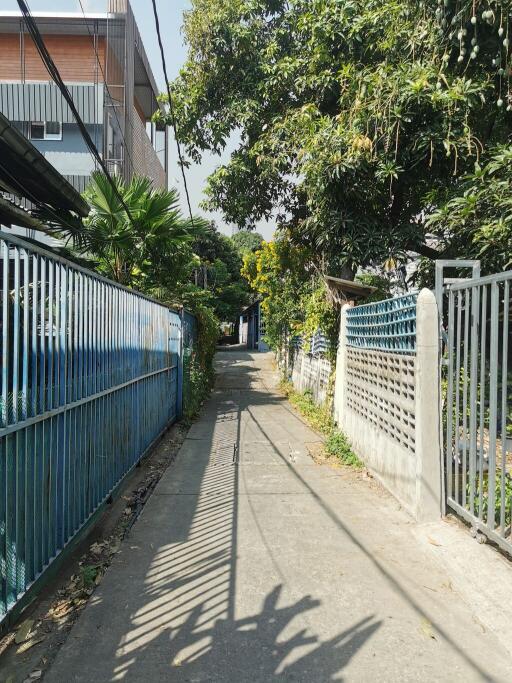 163 Sqm. Land listed for ฿ 4,713,000.