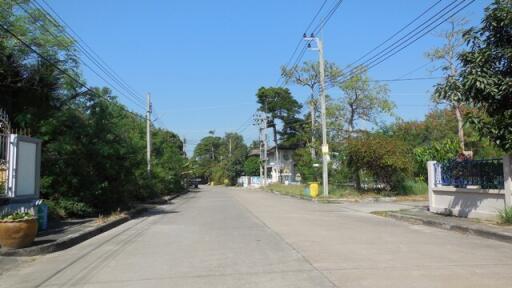 943 Sqm. Land listed for ฿ 4,086,000.