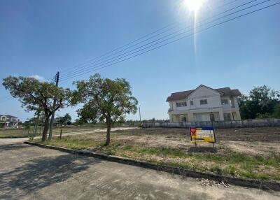 571 Sqm. Land listed for ฿ 3,139,400.