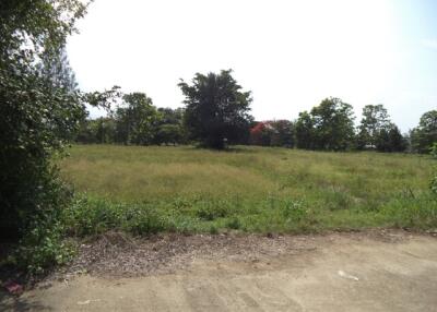 2,476 Sqm. Land listed for ฿ 3,097,000.