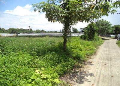 2,760 Sqm. Land listed for ฿ 3,080,000.