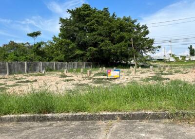 452 Sqm. Land listed for ฿ 2,260,000.