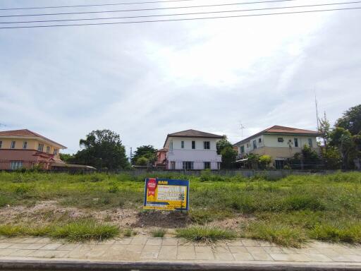 428 Sqm. Land listed for ฿ 2,033,000.