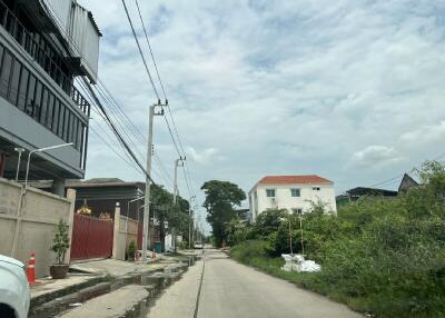 200 Sqm. Land listed for ฿ 2,100,000.