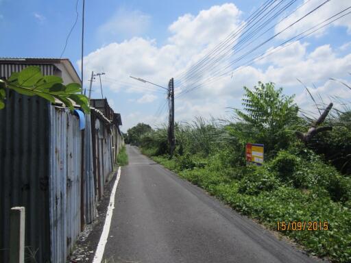 400 Sqm. Land listed for ฿ 998,000.