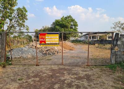 728 Sqm. Land listed for ฿ 860,000.