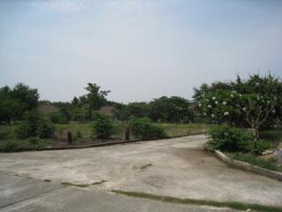 400 Sqm. Land listed for ฿ 683,000.