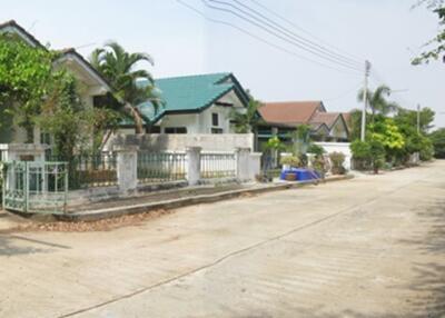 460 Sqm. Land listed for ฿ 665,000.