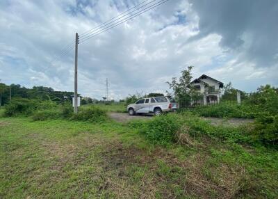400 Sqm. Land listed for ฿ 526,000.