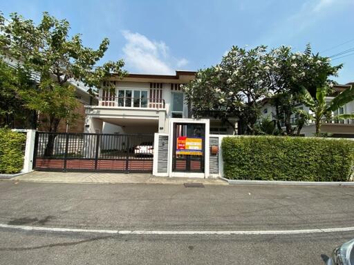 424 Sqm., 1 Bed, 1 Bath House listed for ฿ 13,650,000.
