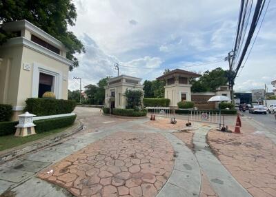 427 Sqm., 1 Bed, 1 Bath House listed for ฿ 11,025,000.