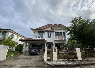 530 Sqm., 4 Beds, 1 Bath House listed for ฿ 9,555,000.