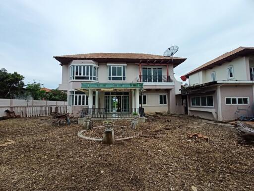 842 Sqm., 3 Beds, 3 Baths House listed for ฿ 9,394,000.