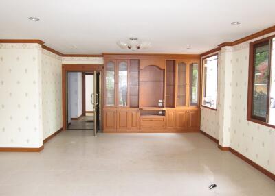 512 Sqm., 3 Beds, 3 Baths House listed for ฿ 7,350,000.
