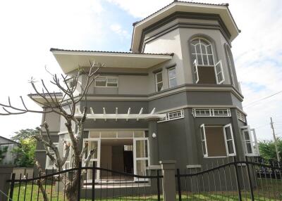 448 Sqm., 3 Beds, 3 Baths House listed for ฿ 6,930,000.