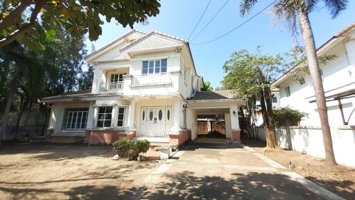 552 Sqm., 3 Beds, 2 Baths House listed for ฿ 4,650,000.
