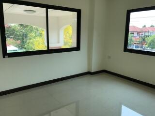 404 Sqm., 3 Beds, 1 Bath House listed for ฿ 4,800,000.