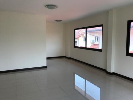404 Sqm., 3 Beds, 1 Bath House listed for ฿ 4,800,000.