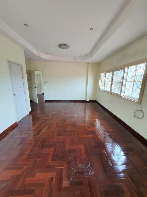 412 Sqm., 3 Beds, 3 Baths House listed for ฿ 5,775,000.