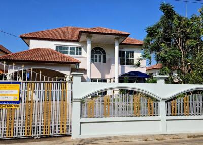 412 Sqm., 3 Beds, 3 Baths House listed for ฿ 5,775,000.