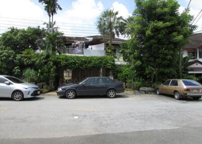 376 Sqm., 1 Bed, 1 Bath House listed for ฿ 5,565,000.