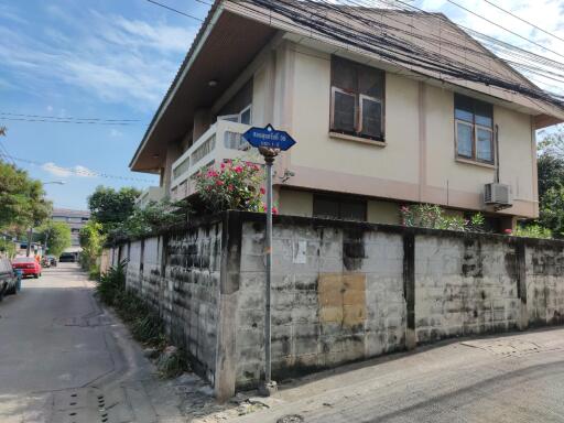 660 Sqm., 1 Bed, 1 Bath House listed for ฿ 5,542,000.