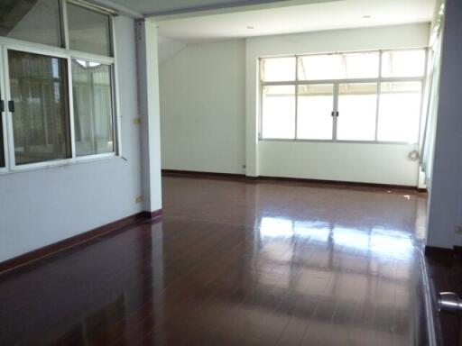 732 Sqm., 3 Beds, 3 Baths House listed for ฿ 5,510,000.