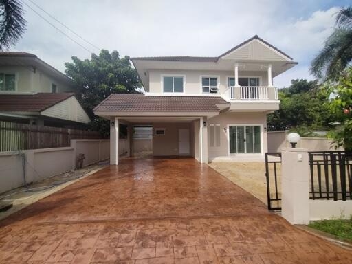 304 Sqm., 3 Beds, 2 Baths House listed for ฿ 4,000,000.