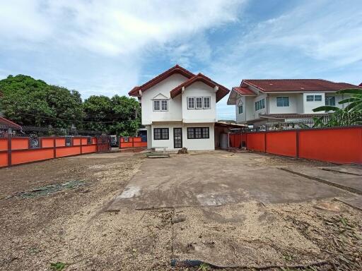 460 Sqm., 3 Beds, 2 Baths House listed for ฿ 4,200,000.