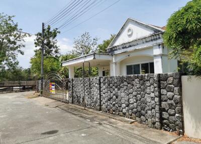 355 Sqm., 3 Beds, 2 Baths House listed for ฿ 5,060,000.