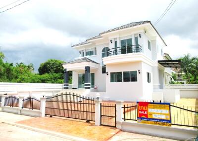 318 Sqm., 3 Beds, 3 Baths House listed for ฿ 4,830,000.