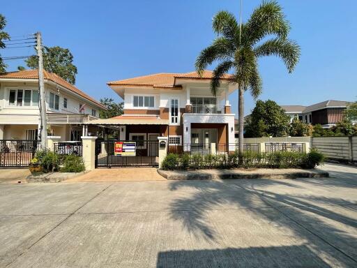 284 Sqm., 3 Beds, 1 Bath House listed for ฿ 4,000,000.