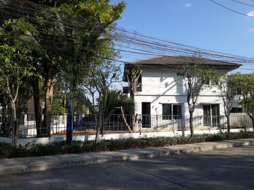 280 Sqm., 1 Bed, 1 Bath House listed for ฿ 3,800,000.