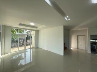 326 Sqm., 3 Beds, 1 Bath House listed for ฿ 4,725,000.