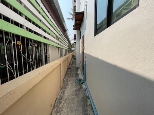 200 Sqm., 1 Bed, 1 Bath House listed for ฿ 4,612,000.