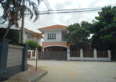 378 Sqm., 3 Beds, 2 Baths House listed for ฿ 4,410,000.